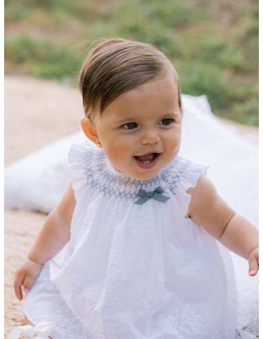 Traje de niño para boda. Pique crudo con adornos rojos.Traje de